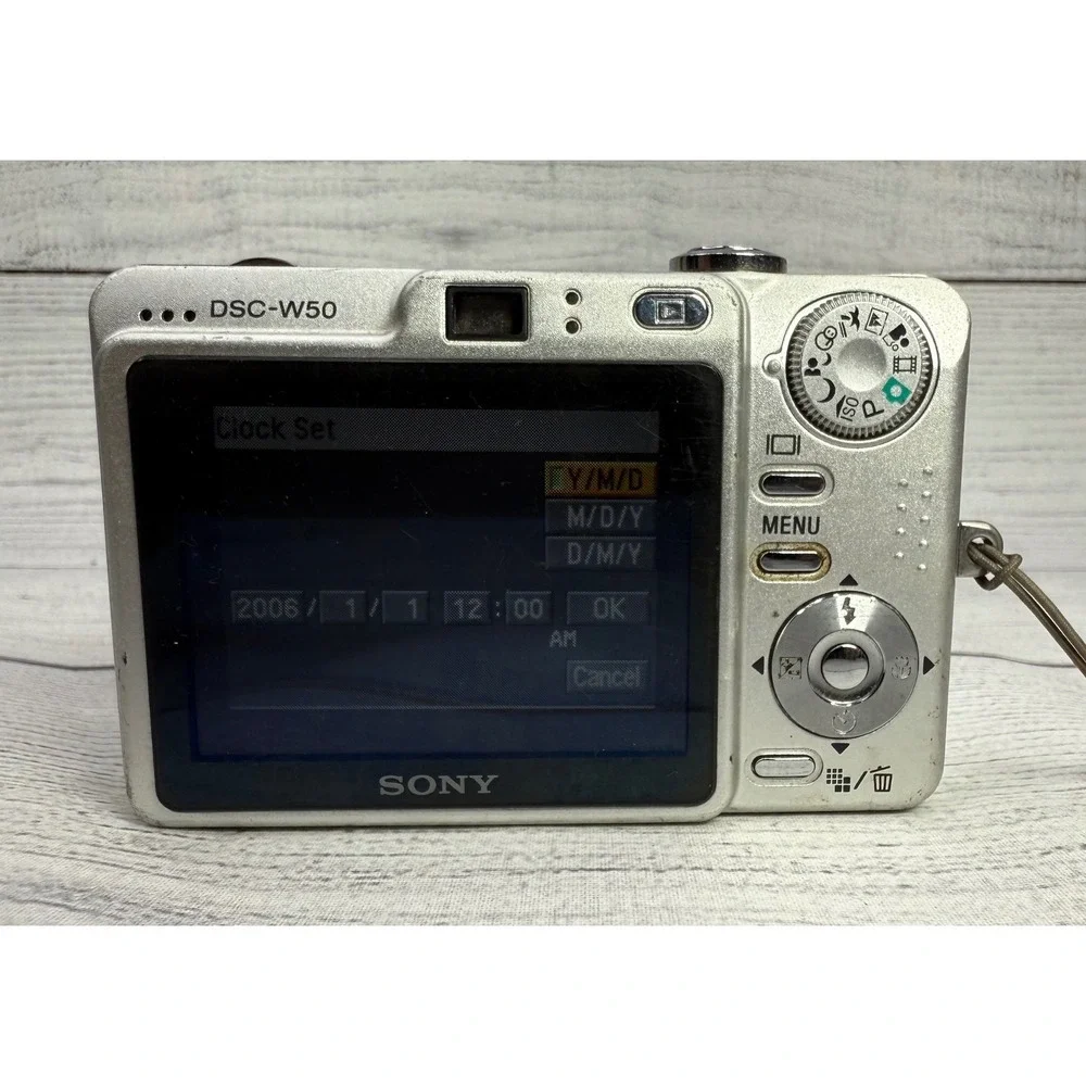 Sony Cyber-Shot DSC-W50 6.0MP Digital Camera Silver (PARTS/REPAIRS ONLY)‎